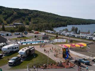 Plage et amusements du Camping KOA Bas-St-Laurent Resort